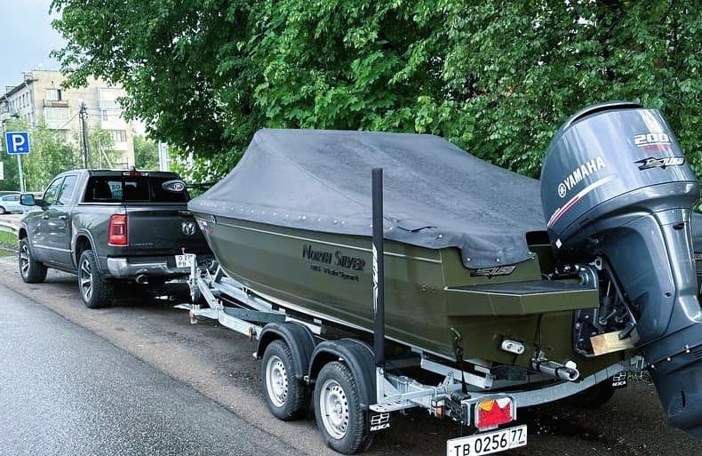 Транспортировка катера из марины на ремонт в цех и обратно — до